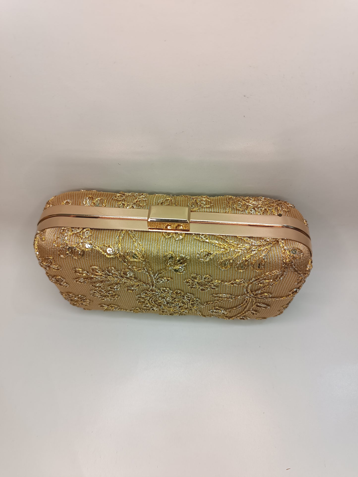 GOLDEN GLAMOUR CLUTCH